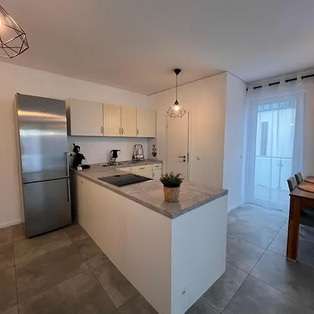 דירה Nur 9 Min Zu Fuss Ins Zentrum I Balkon I Netflix ברוכסל